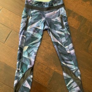 LULULEMON Nulu leggings w/ zippers & mesh inserts
